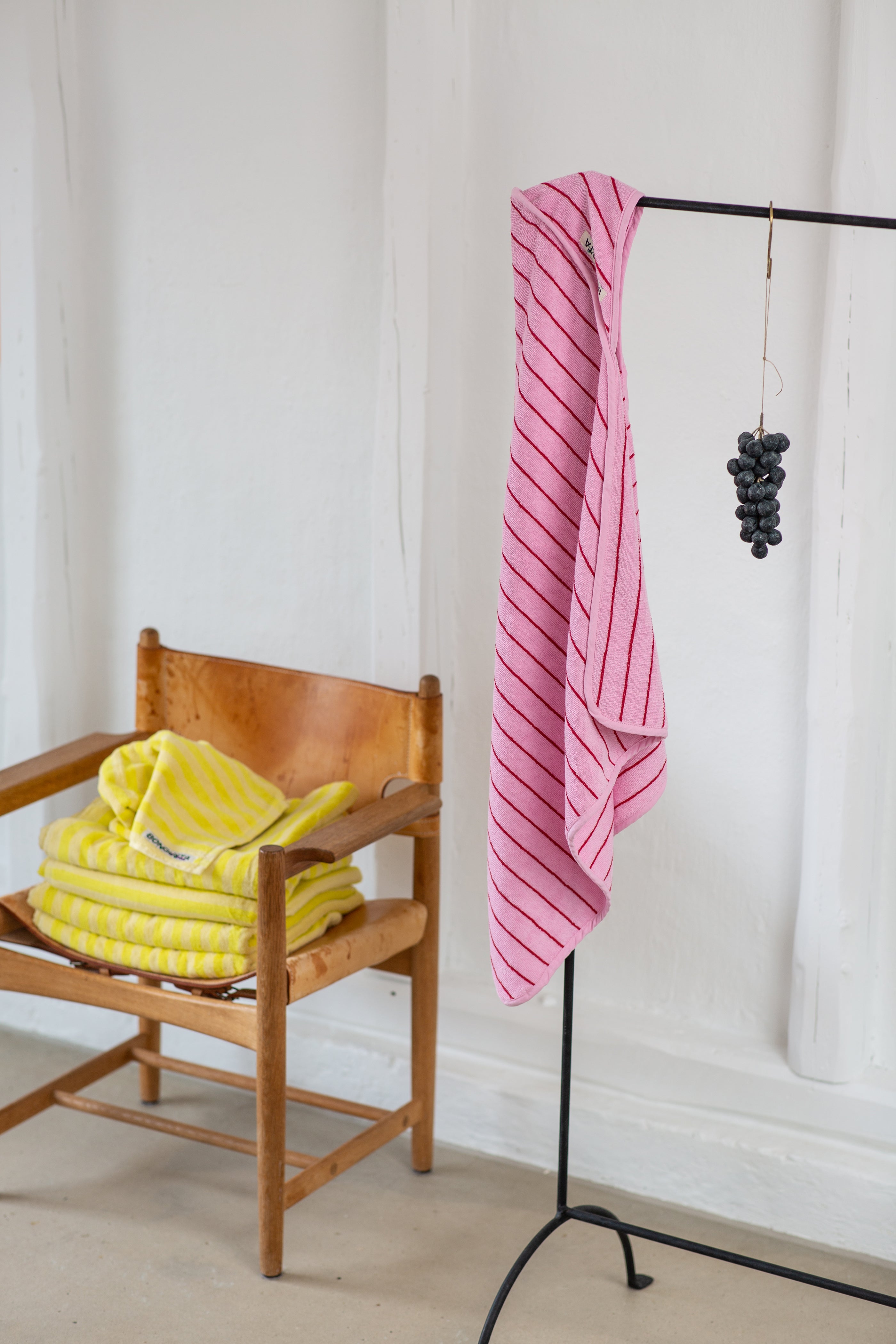 Bongusta, Product image, Naram Baby Towel, baby pink & ski patrol red, 2 of 3}