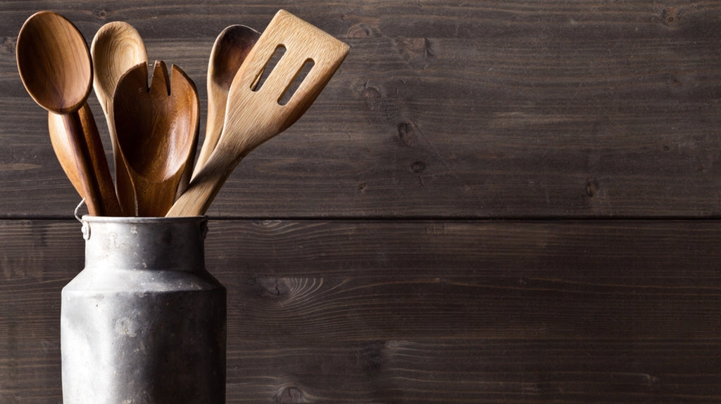 Spatule en bois artisanale fabriquée en laurier ou noyer