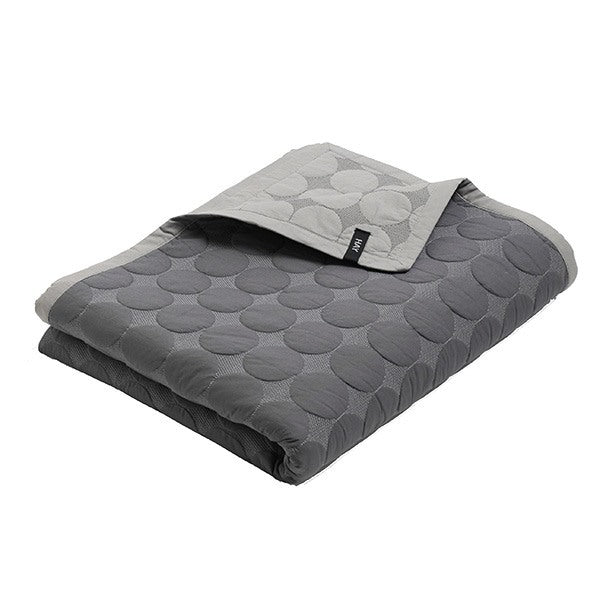 Køb Dot sengetæppe, mørkegrå - x 245 cm. fra HAY | Bahne.dk