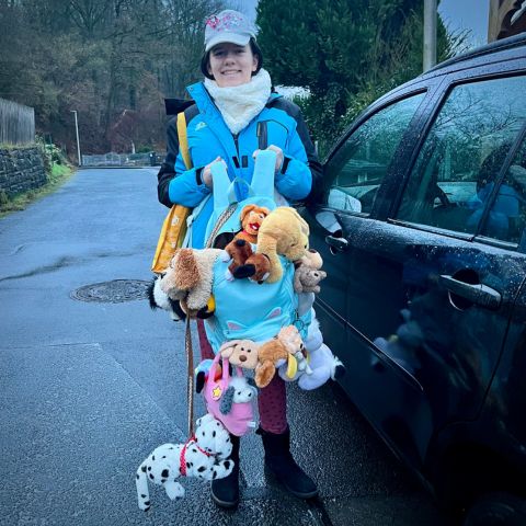 My 12th of 12th in February 2024, Rose Monday is carnival day at school. The little one works as a dog sitter.