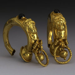 Pair of Etruscan Gold and Garnet Earings 4th - 3rd Century BC (Source: The British Museum)