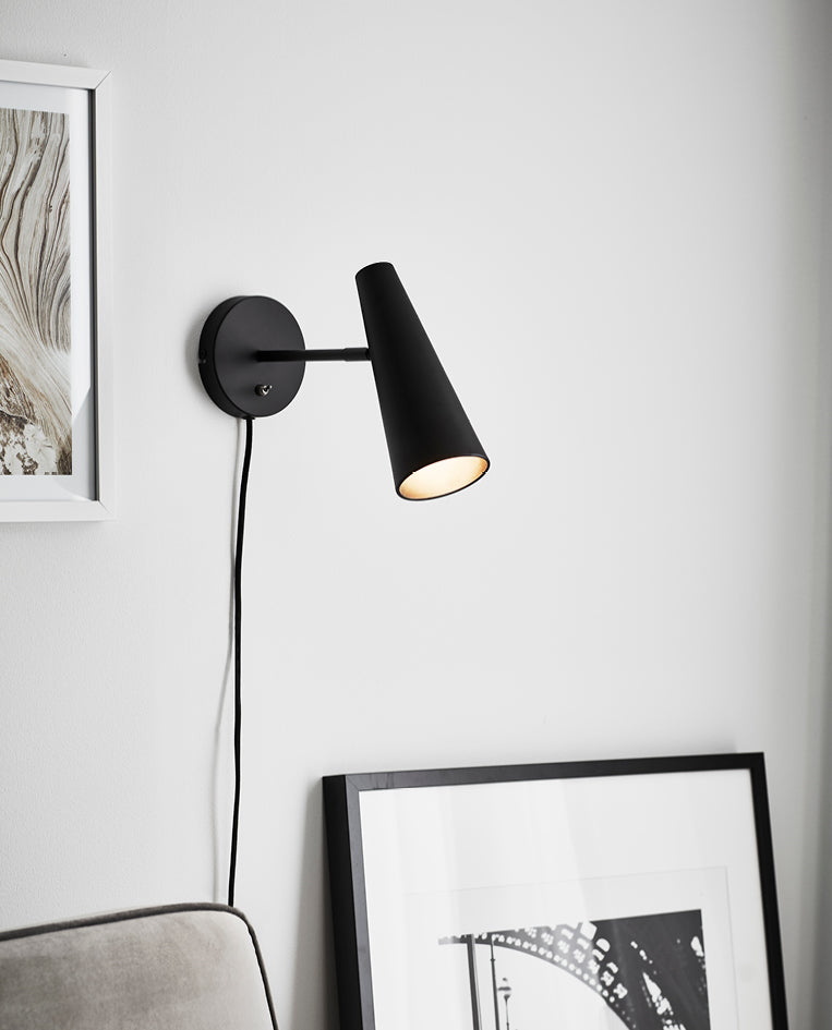 Klassisk svart vägglampa