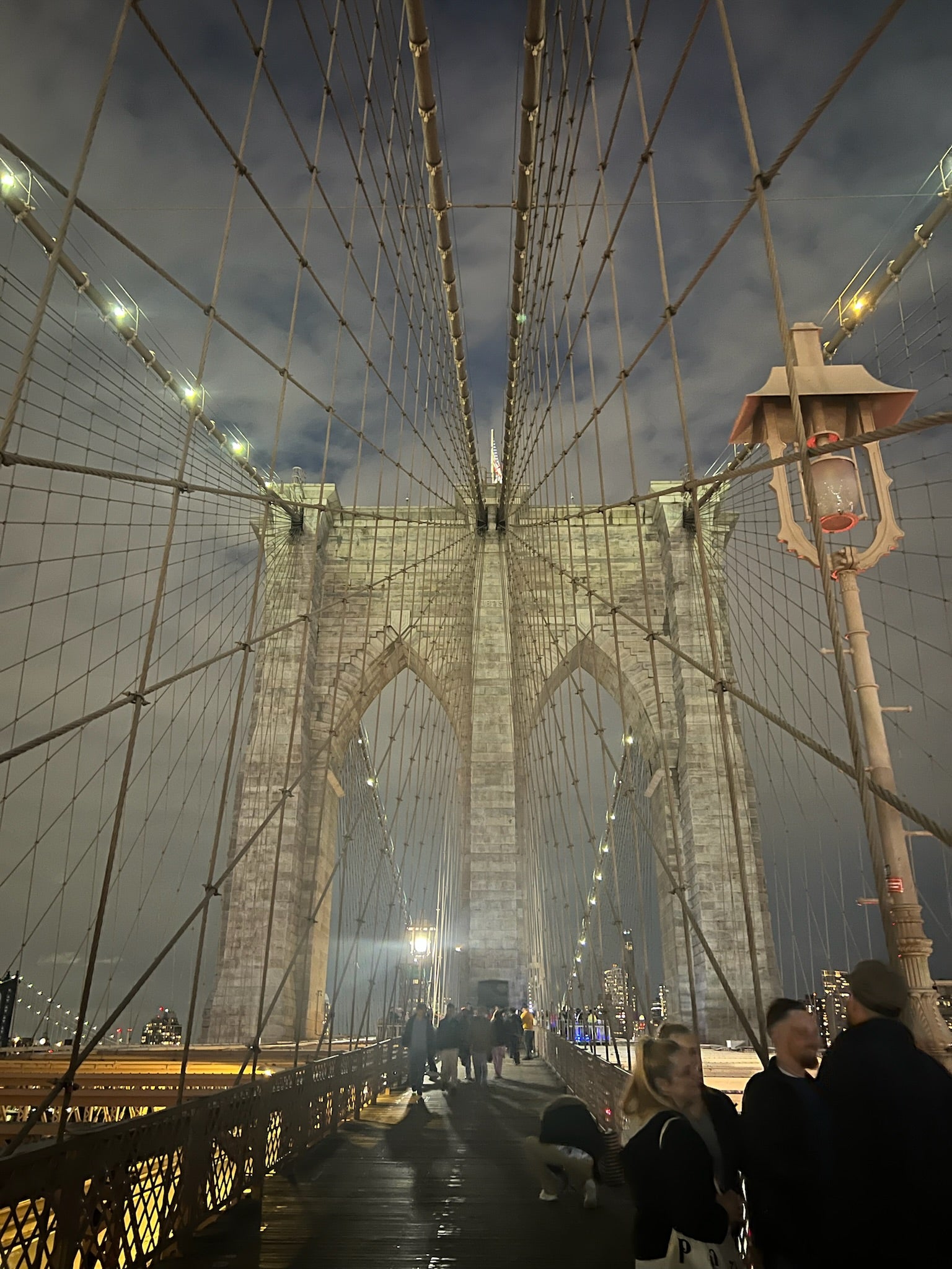 Le brooklin bridge et le drapeau US