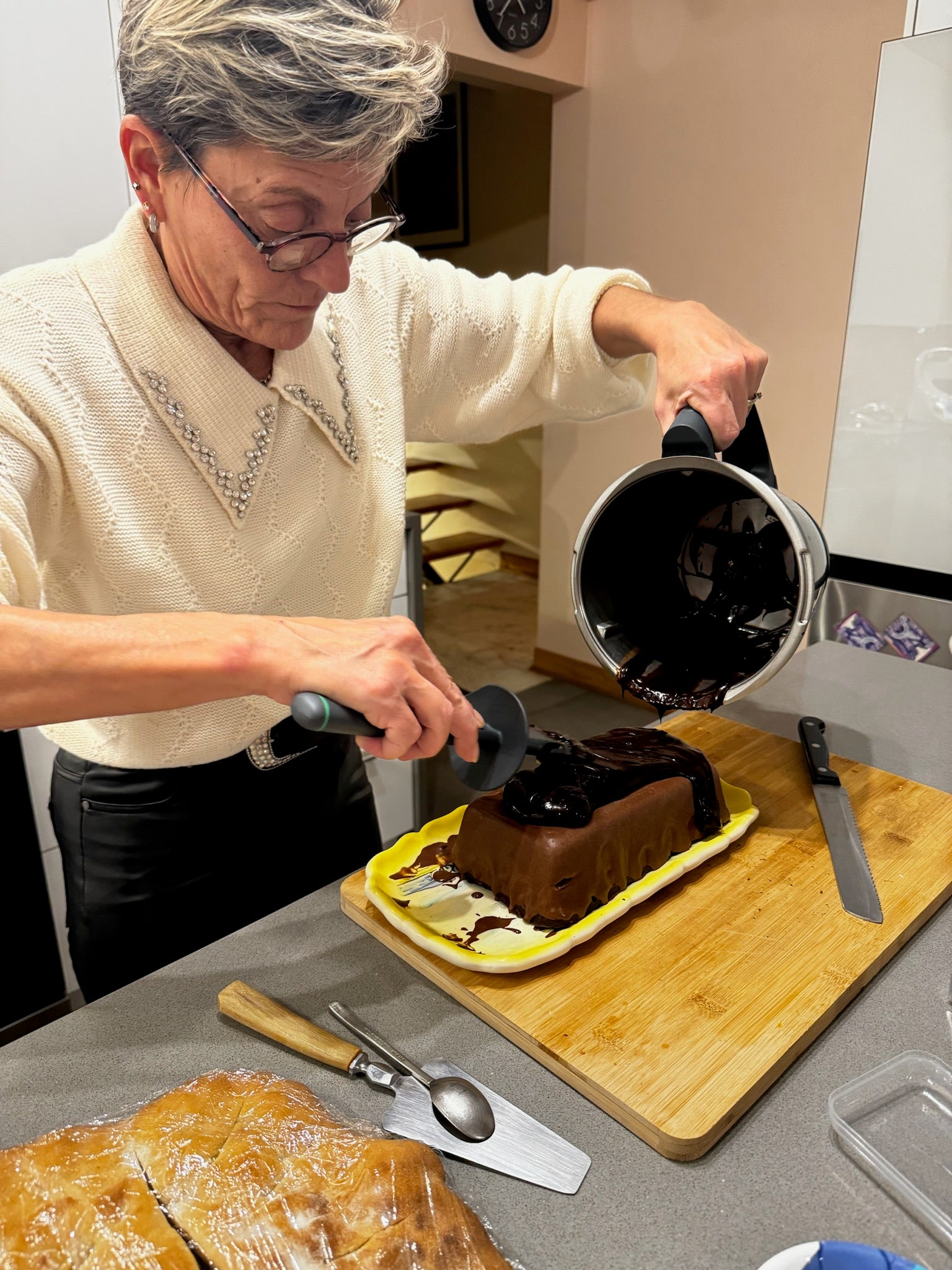 Dernières touches à la bûche