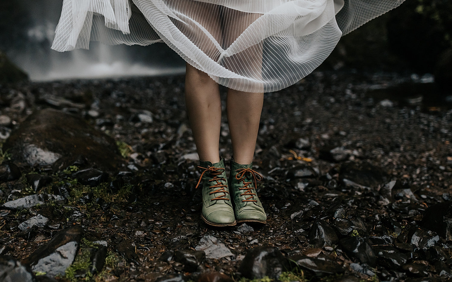 oregon waterfall elopement