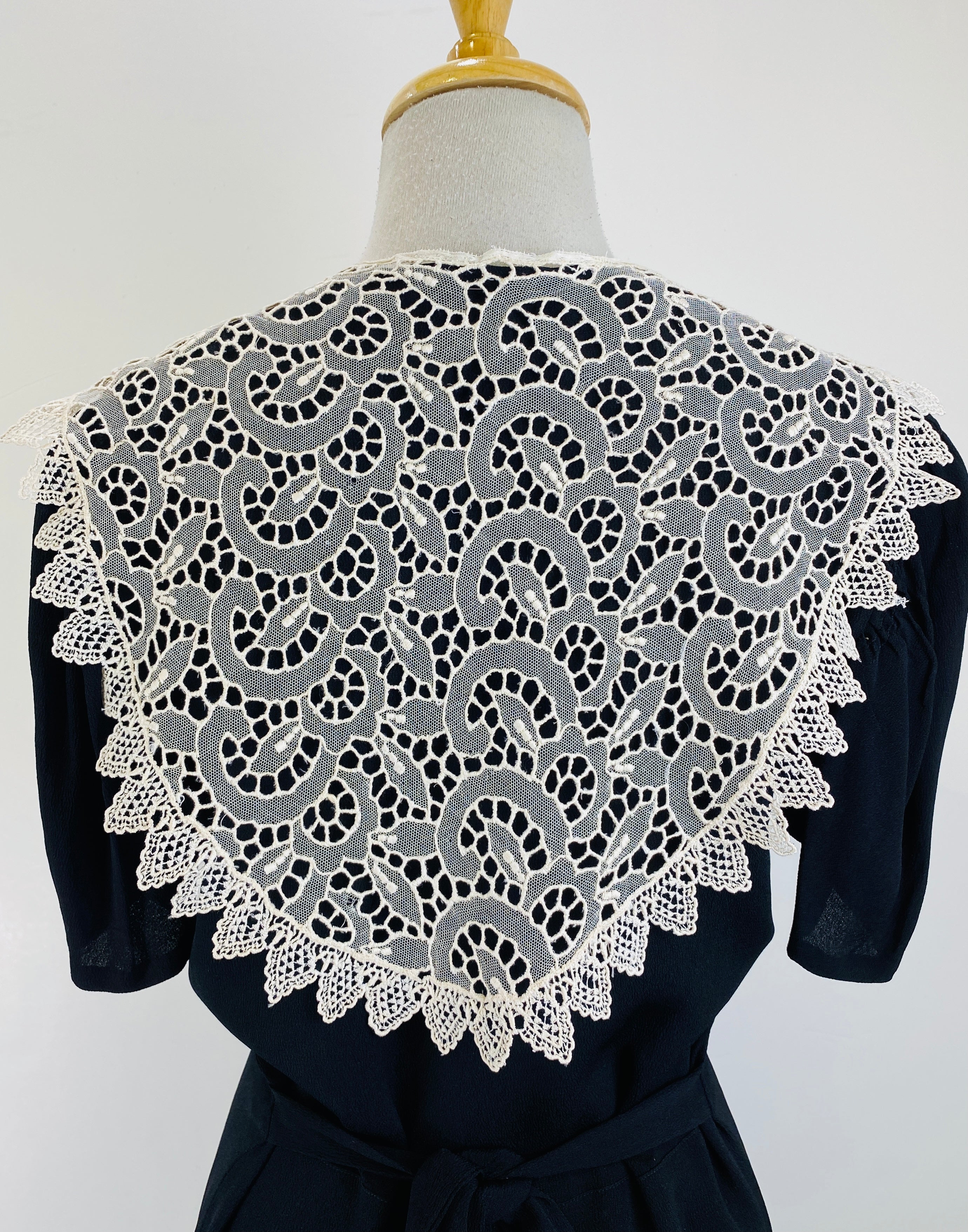 Antique Edwardian Cream Crochet and Tulle Lace Collar