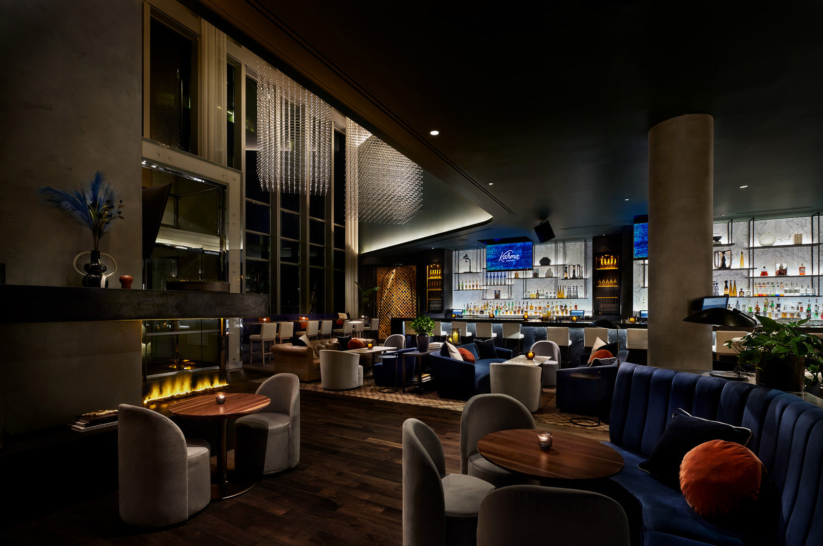 Karma Lounge | Hotel Lobby Lounge In Vancouver | Restaurant Service