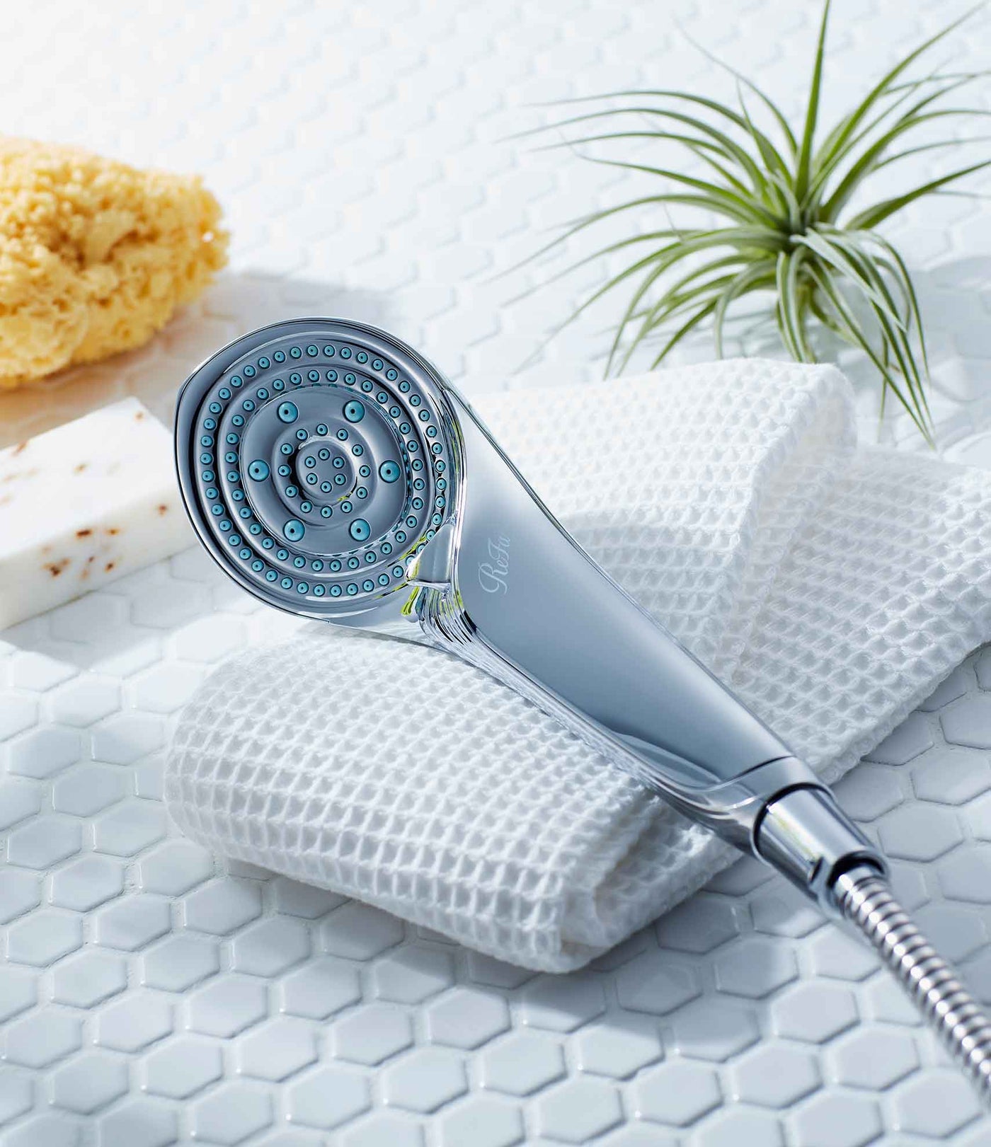 ReFa FINE BUBBLE S | Spa Quality Showerhead