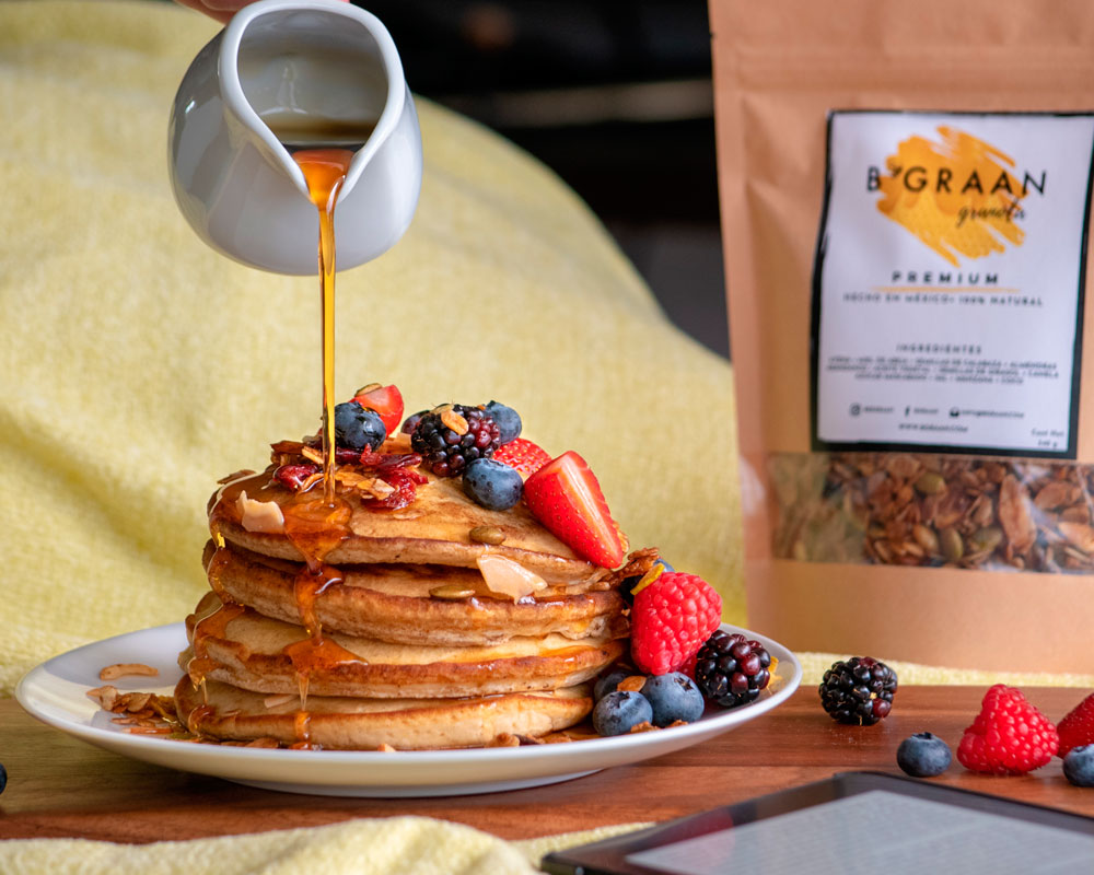 Pancakes Caseros con Fruta y Granola – BGRAAN México