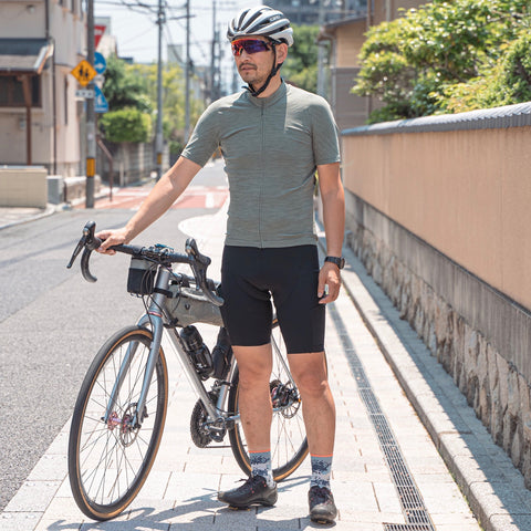 暑い季節のライドを快適にするウエアを検討中の方へ – Grumpy Bike Shop