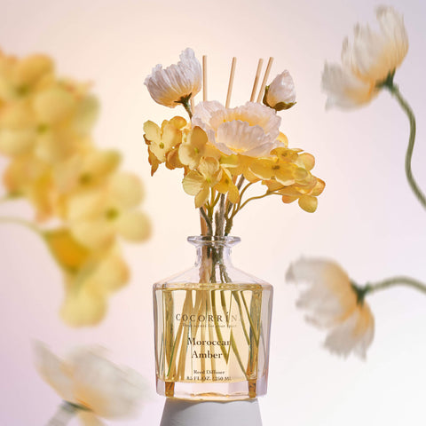 Reed diffuser with flower