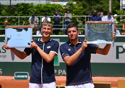 Edas Butvilas and Mili Poljicak holding trophy plates from the Roland Garros 