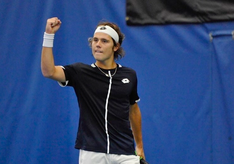 Alexander Kovacevic at the ATP Challenger in Indianapolis fist bumping. 