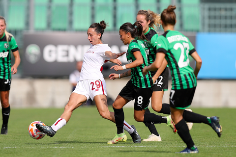 Paloma Lázaro—wearing Solista 200—scores the winning goal in the second match of the group stage of the Women’s UEFA Champions League. 