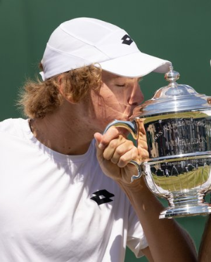Alex Michelson kissing trophy after winning in the Boys’ Doubles at Wimbledon