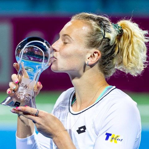 Katerina Siniakova kissing a trophy after winning singles at the WTA 250 in Portorož