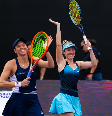 Storm Sanders and Luisa Stefani holding up tennis rackets after winning the doubles title at the Guadalajara Open Akron