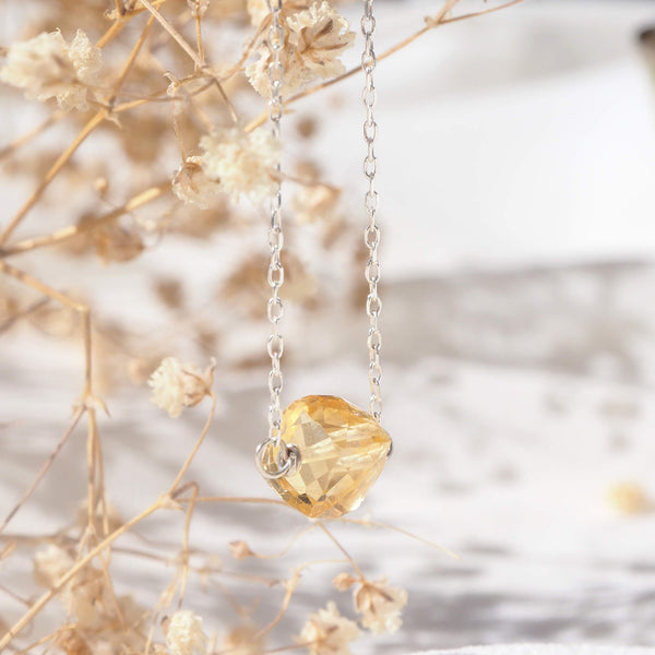Necklace with citrine gemstone
