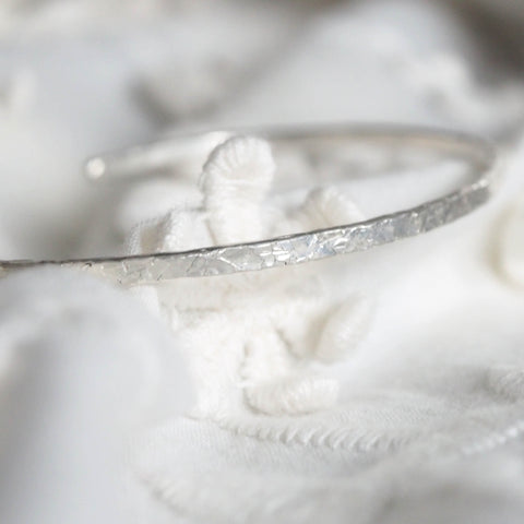 bangle armband met structuur in sterling zilver