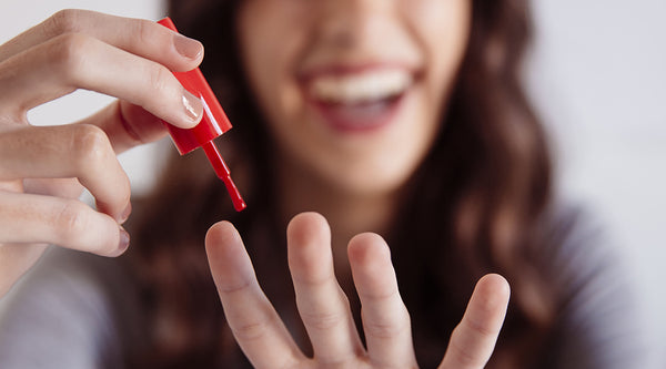 Manicura en casa paso a paso - Aplicar el esmalte de uñas - Opalo.H