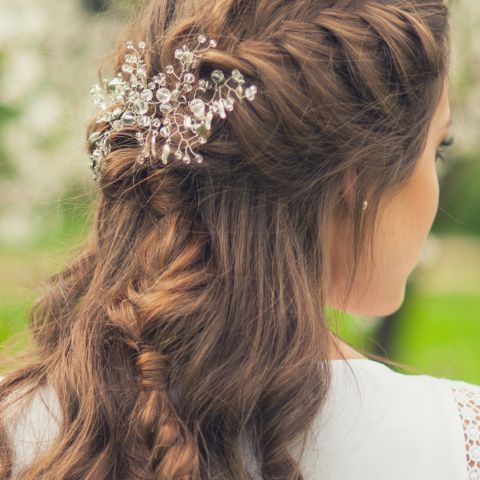 10 Exquisite Hairstyles Adorned with Pearls