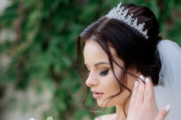 bridal hairstyles with tiara