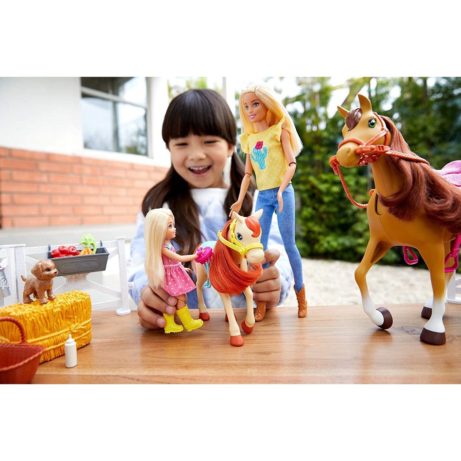 barbie hugs and horses set