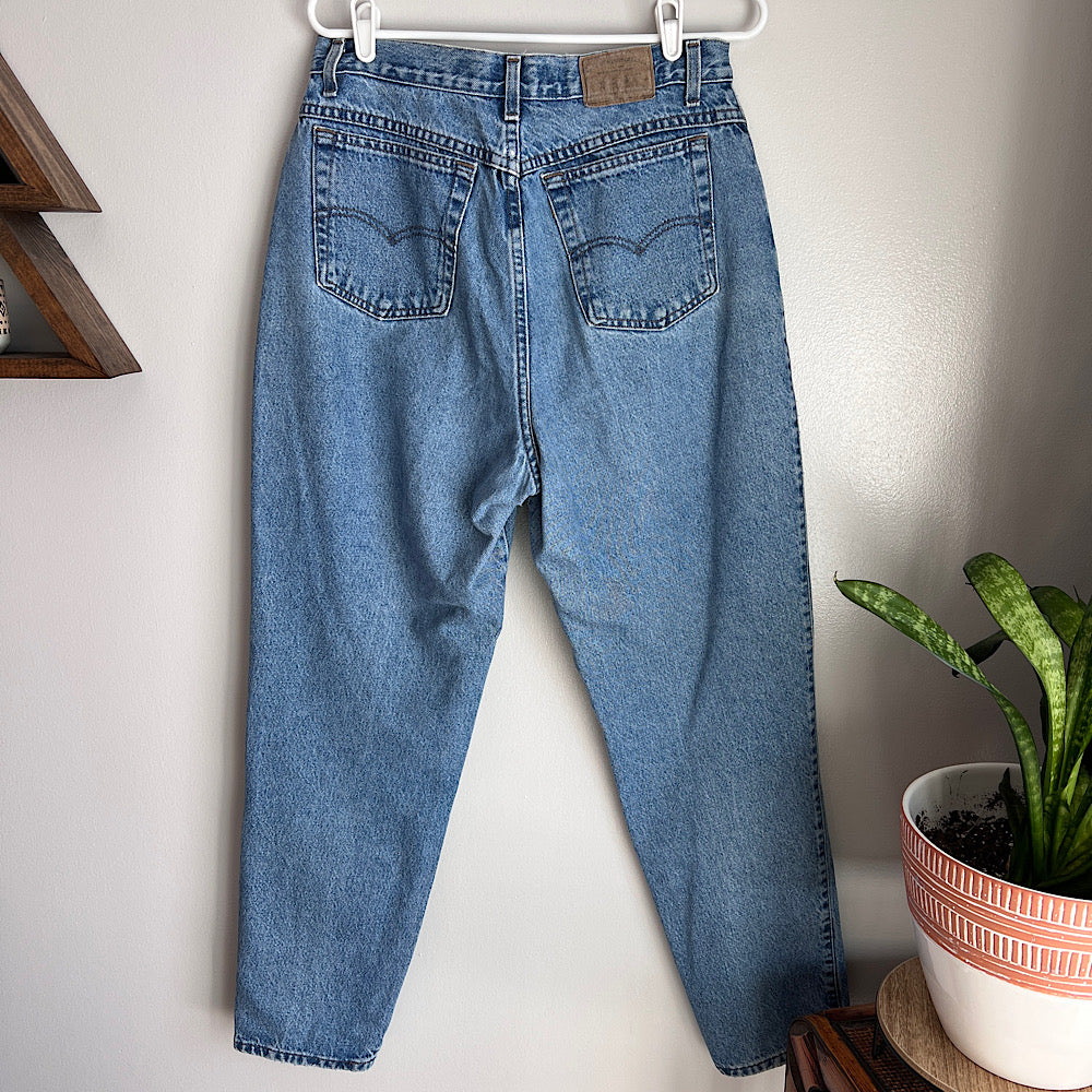 Minny Thrift | Secondhand Shop | Vintage Levi's 900 Series High Rise Mom  Jeans