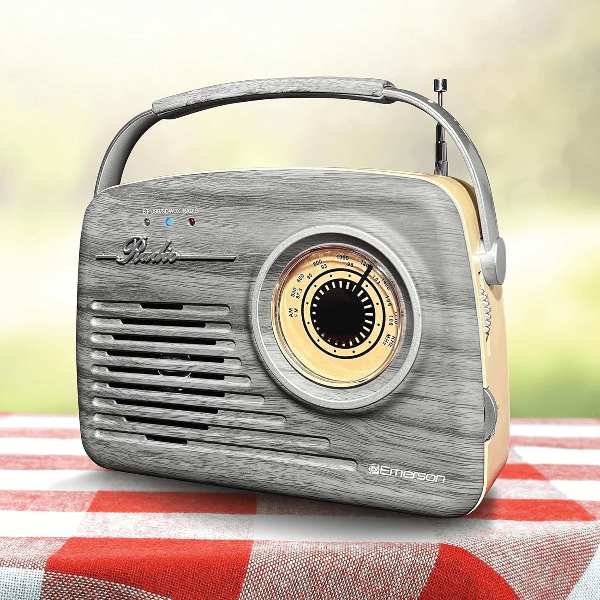 Emerson - Portable Retro Radio with Built-In Rechargeable Battery and Memory Set image 30