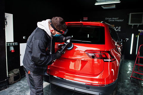 Cómo pulir el coche: así se deja la pintura como un espejo