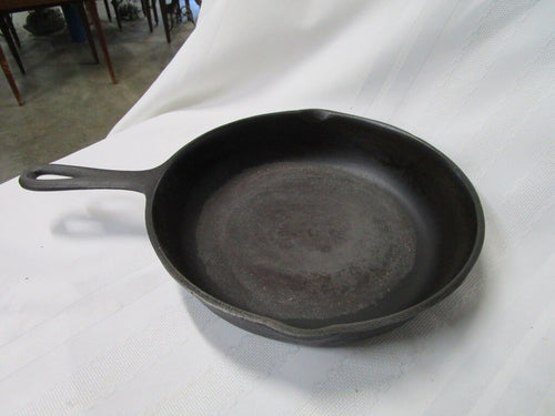 I finally found a 15 inch vintage skillet at Goodwill. Unmarked, heat ring,  Lodge? Which leads me to a question : r/castiron