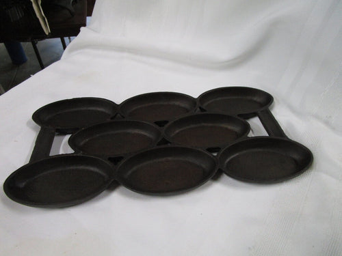 R&E MFG CO CAST IRON BISCUIT PAN