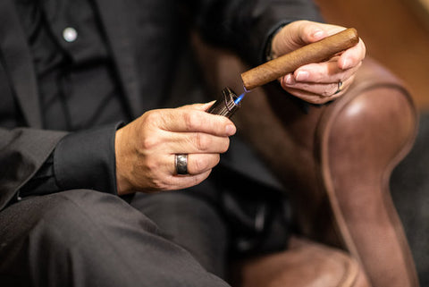 Toasting Cigar - lighting a Cigar properly