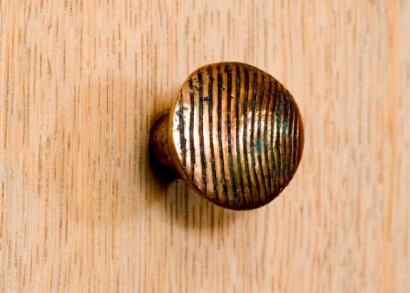 Giara-meubelknop-C61-rond-fijn-gestreept-36-mm-natuur-brons