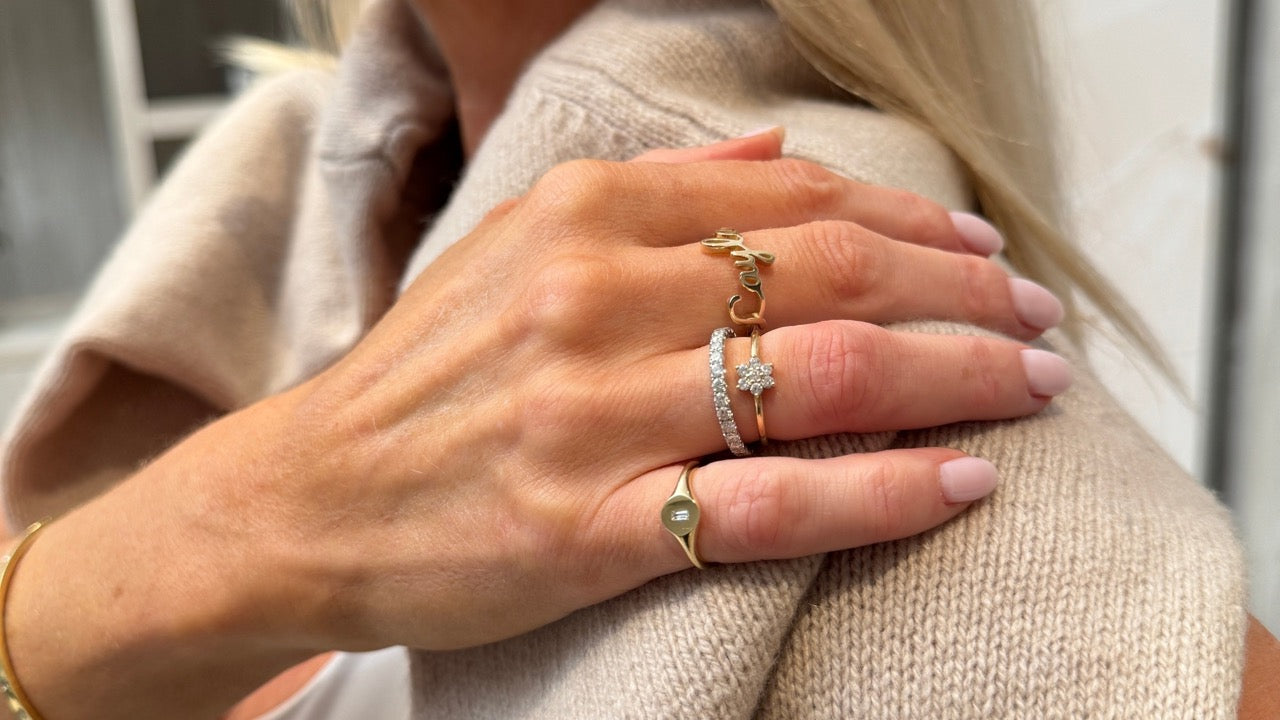 baguette diamond signet ring