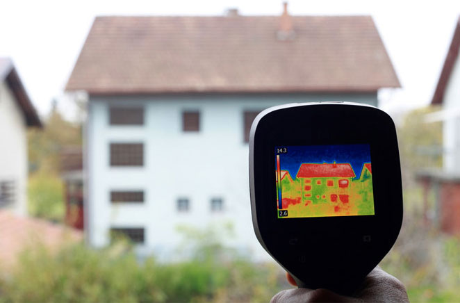 A picture of a thermographic inspection in progress