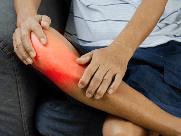 The symptoms of tendonitis may vary depending on the location and severity of the condition. Some common signs and symptoms include