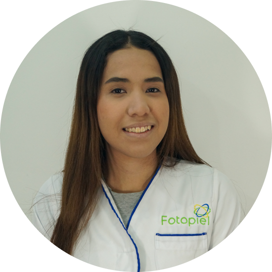 Estudiante de farmacia UCV: Laury Arteaga; (C.C Terras Plaza, Planta baja, Local 7. Municipio Baruta)