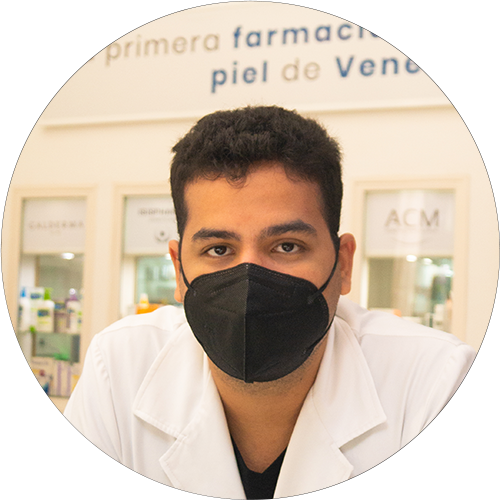 Estudiante de farmacia; Universidad Central de Venezuela. Auxiliar de farmacia de Fotopiel
    