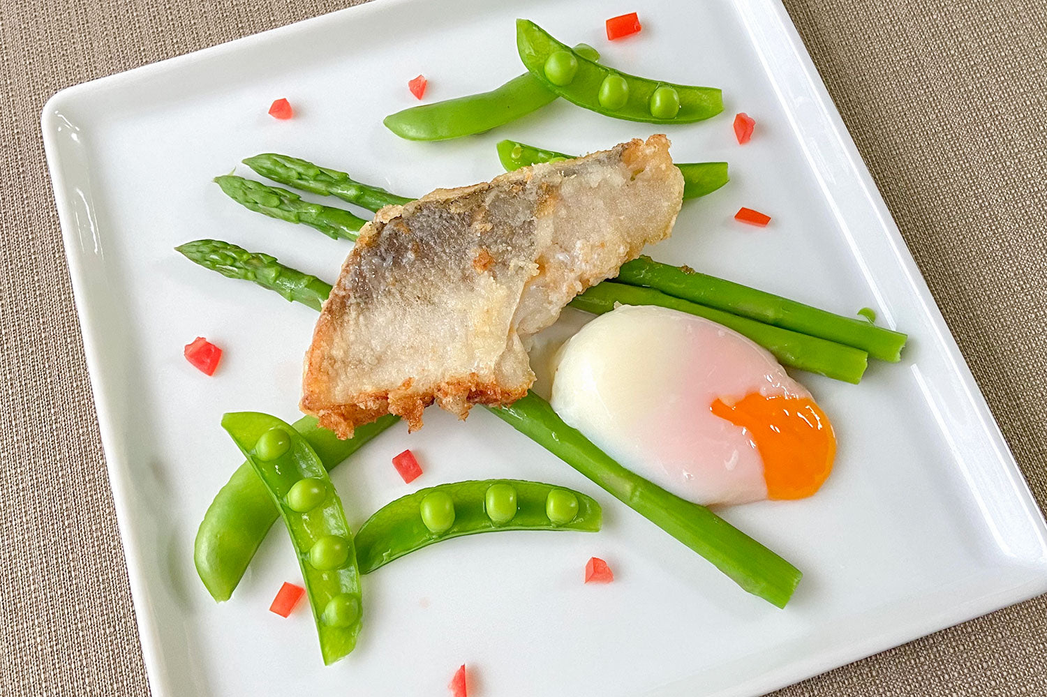 メルルーサと野菜の半熟卵添えのレシピ 料理 作り方 骨取り魚 骨なし魚のオカフーズ Okafoods Onlineshop