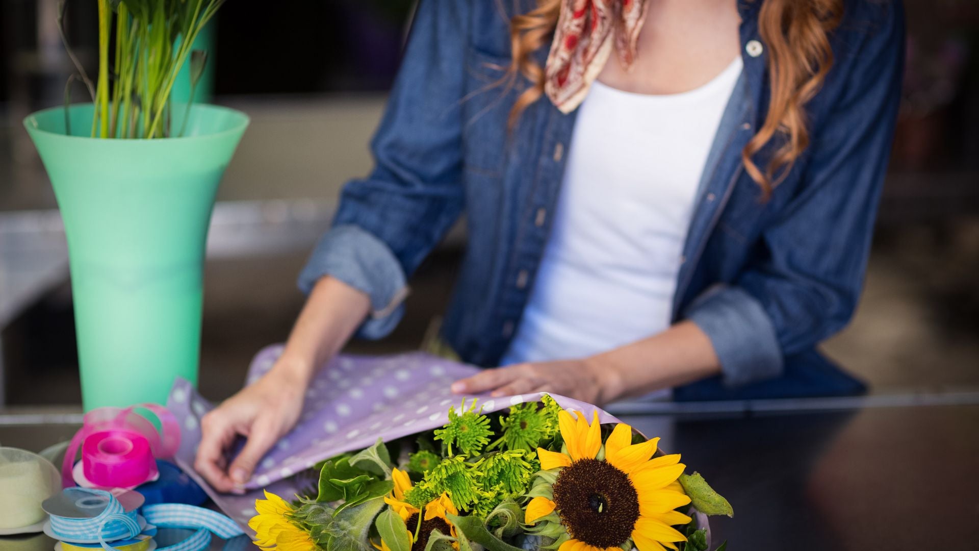 professional and creative Gift-wrapping for Best Flower Delivery Service