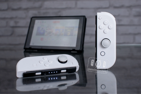 White Joy-Cons.