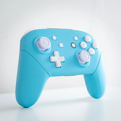 Pastel blue Nintendo Switch Pro-Controller.