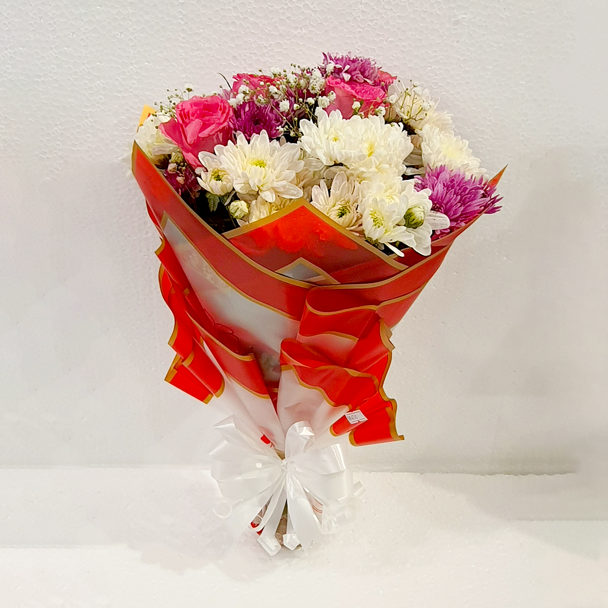 Fresh Chrysanthemums imported roses and baby'sbreath Flower bouquet 0