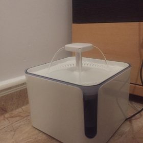 white automatic cat water drinking fountain