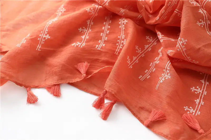 Modischer Schal aus dünnem Garn aus Baumwolle und Leinen mit Quasten