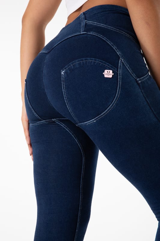 Lovemi – Shascullfites Melody Button-Up-Jeans mit Push-Up-Effekt
