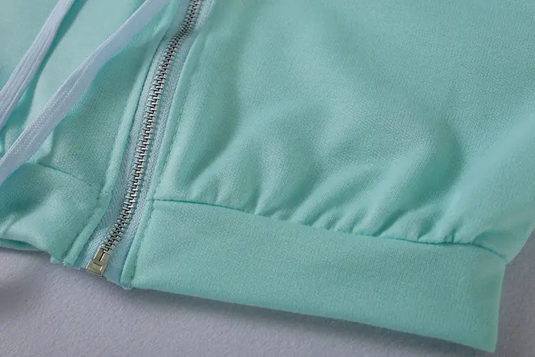 Lovemi – Gestrickter Sport-Shorts-Anzug mit Kapuze und Reißverschluss