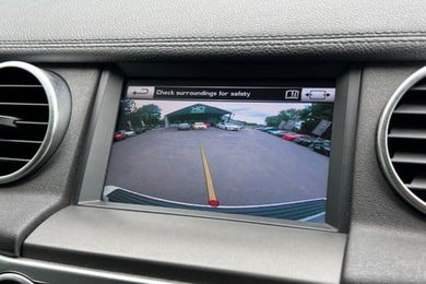 Land Rover Discovery 4 Apple Carplay Module operates with factory reverse camera