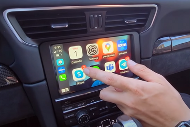 Porsche 911 Apple Carplay Module works with touchscreen